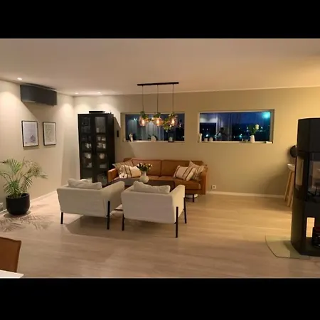 Duplex Near Airport 펜션 *