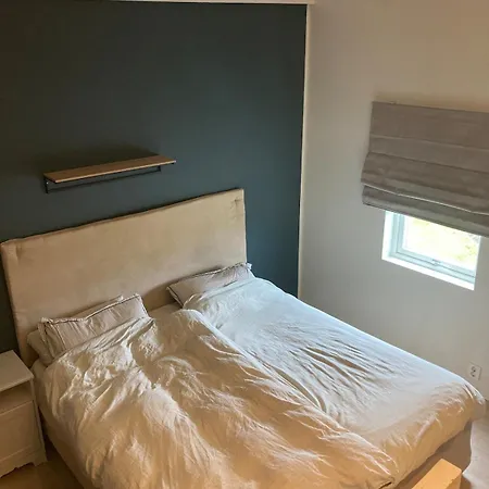 Duplex Near Airport 베르겐