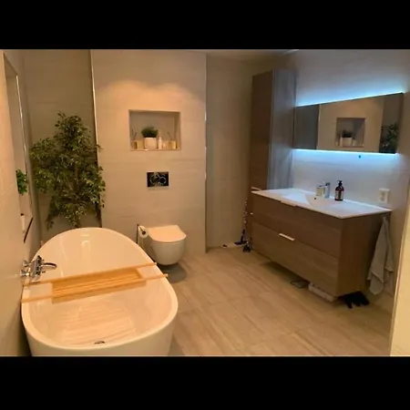 בית נופש Duplex Near Airport